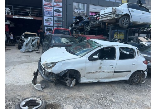 peugeot çıkma sol arka kapı beyaz